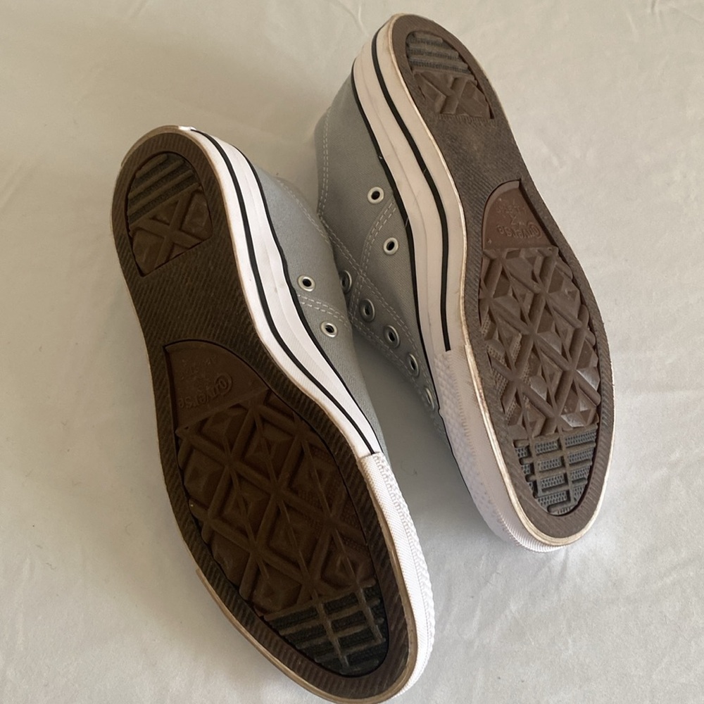 Converse - Picture 2 of 3